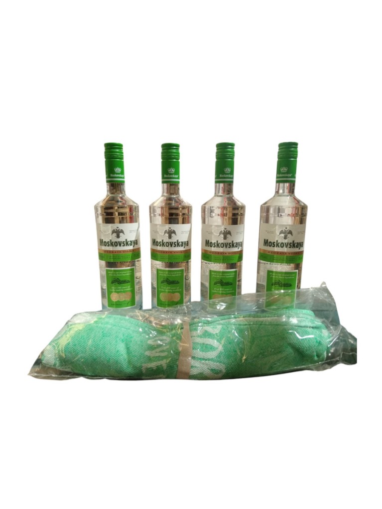 Vodka Pack 4 Moskovskaya 38% 70cl + Toalla